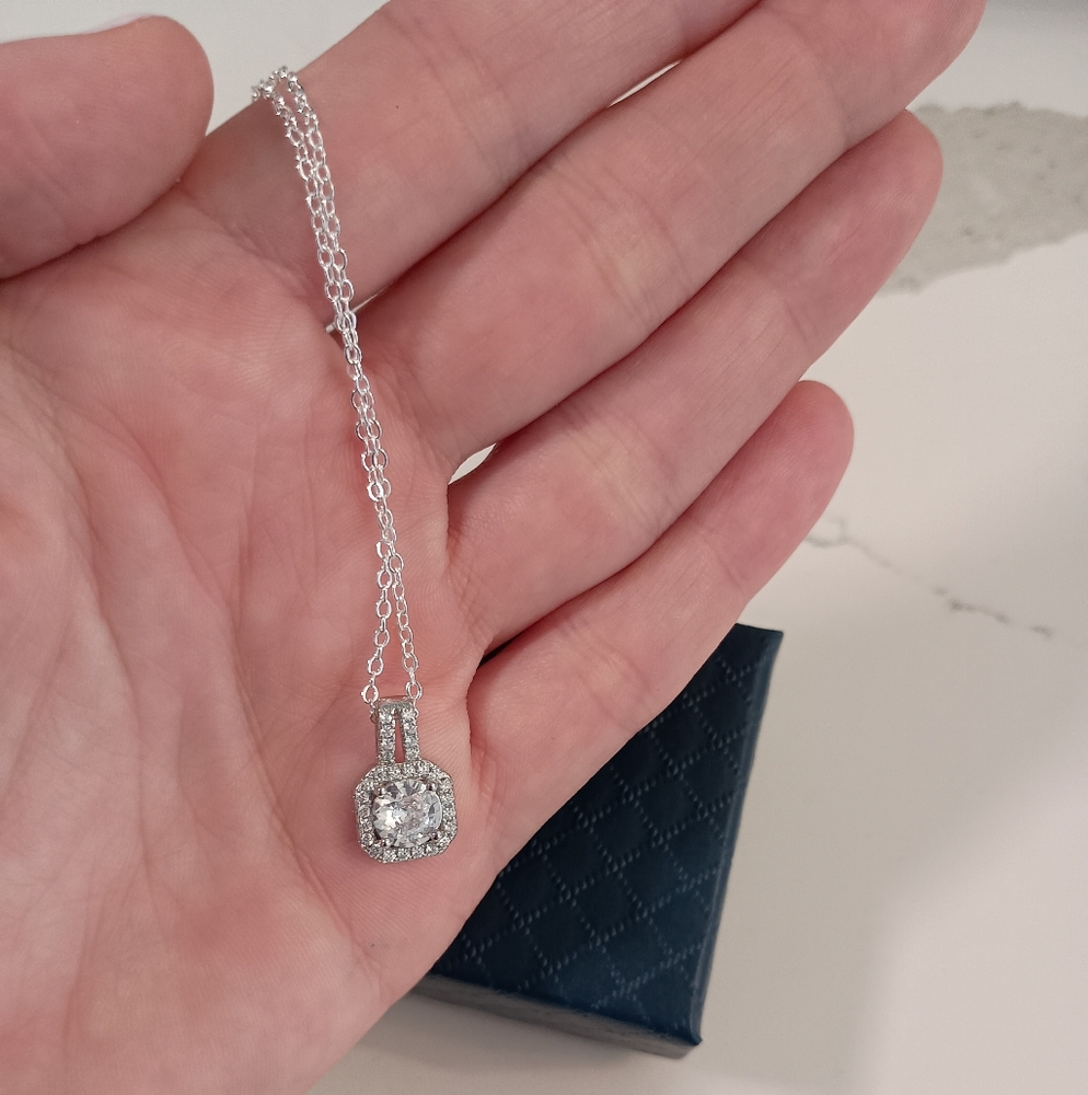 New Cubic Zirconia Necklace Sterling Silver. Beautiful Gift 🎁 With A Gift Box